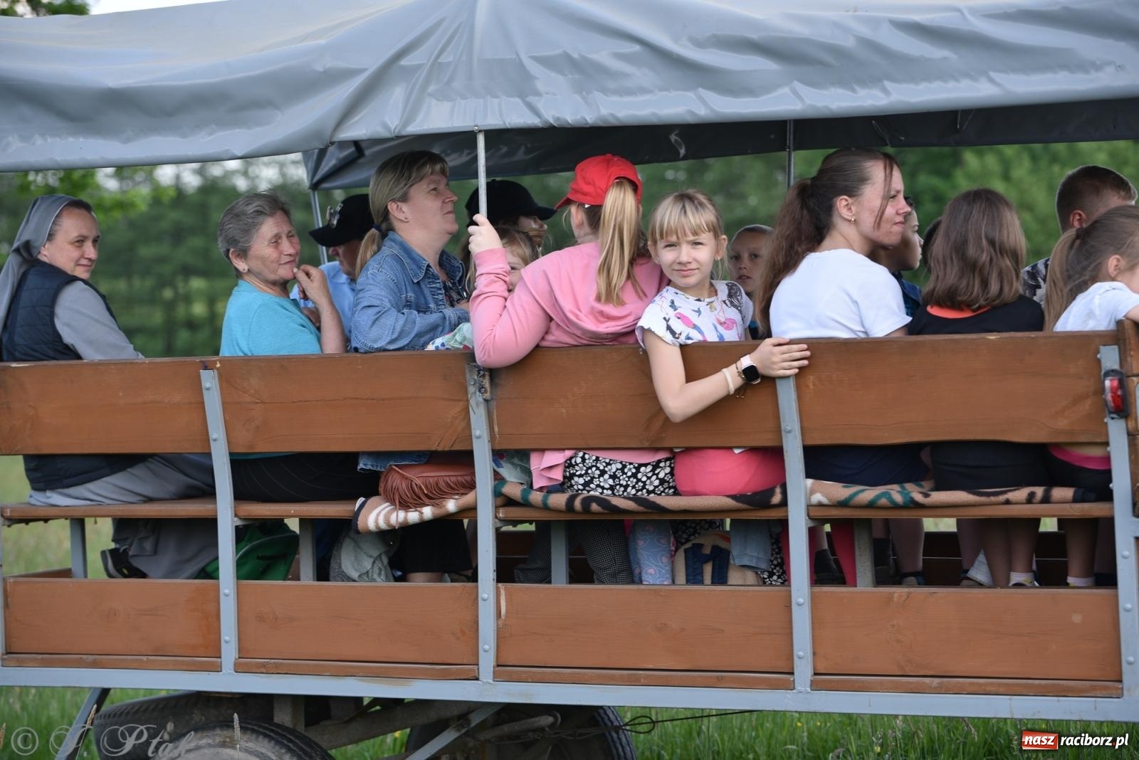 Zdjęcie w galerii na portalu naszraciborz.pl: Na pamiątkę wielkiego gradobicia. 147. procesja w Pogrzebieniu [FOTO i WIDEO] wiadomości z regionu