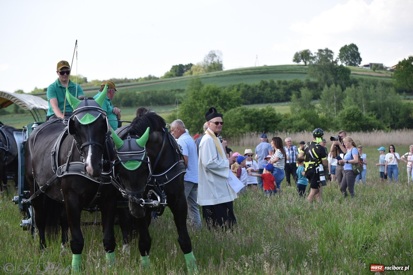 Zdjęcie w galerii na portalu naszraciborz.pl: Na pamiątkę wielkiego gradobicia. 147. procesja w Pogrzebieniu [FOTO i WIDEO] wiadomości z regionu