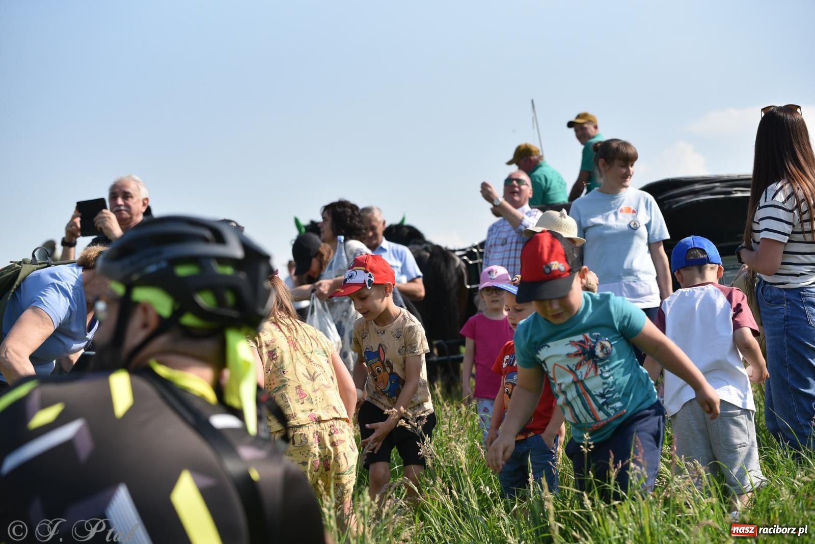 Zdjęcie w galerii na portalu naszraciborz.pl: Na pamiątkę wielkiego gradobicia. 147. procesja w Pogrzebieniu [FOTO i WIDEO] wiadomości z regionu
