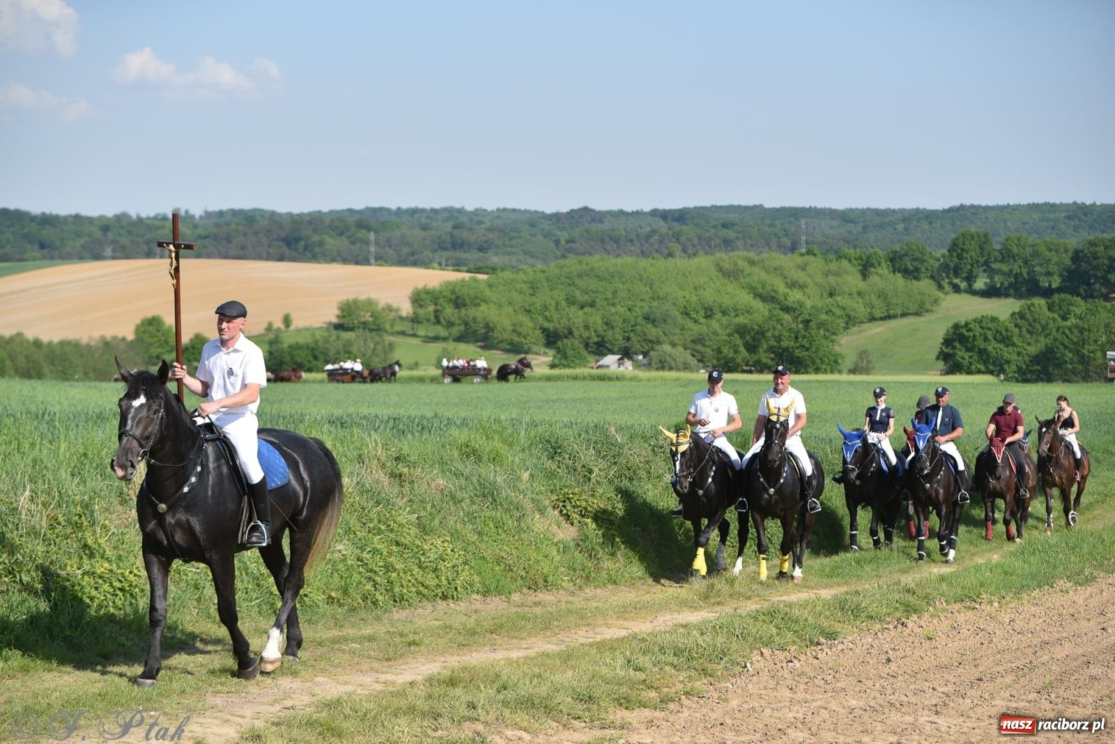 Zdjęcie w galerii na portalu naszraciborz.pl: Na pamiątkę wielkiego gradobicia. 147. procesja w Pogrzebieniu [FOTO i WIDEO] wiadomości z regionu