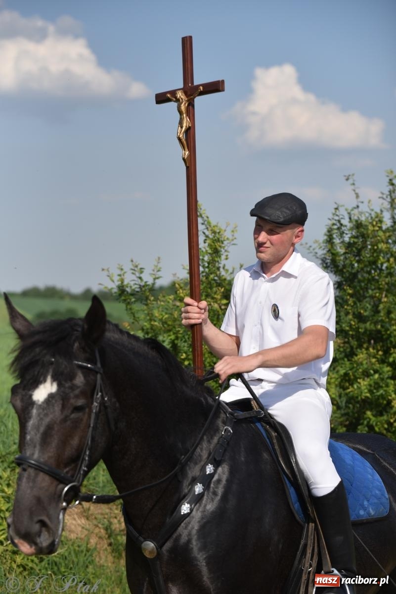 Zdjęcie w galerii na portalu naszraciborz.pl: Na pamiątkę wielkiego gradobicia. 147. procesja w Pogrzebieniu [FOTO i WIDEO] wiadomości z regionu