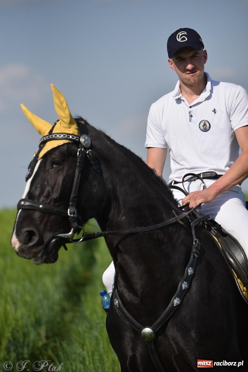 Zdjęcie w galerii na portalu naszraciborz.pl: Na pamiątkę wielkiego gradobicia. 147. procesja w Pogrzebieniu [FOTO i WIDEO] wiadomości z regionu