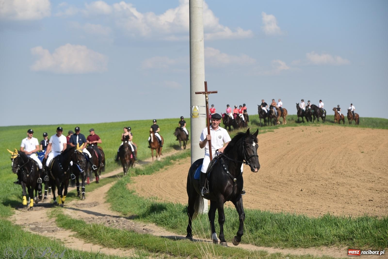 Zdjęcie w galerii na portalu naszraciborz.pl: Na pamiątkę wielkiego gradobicia. 147. procesja w Pogrzebieniu [FOTO i WIDEO] wiadomości z regionu