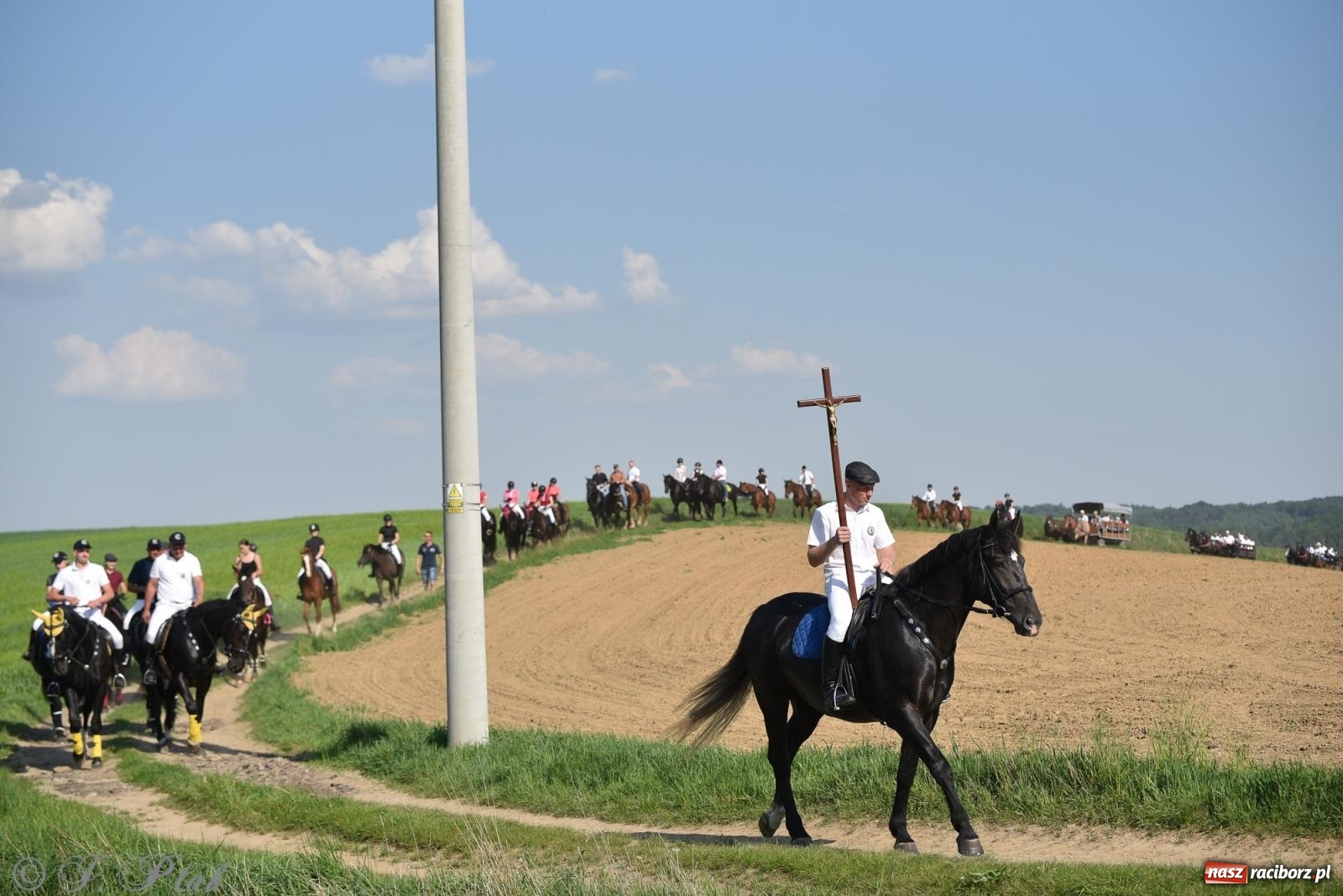 Zdjęcie w galerii na portalu naszraciborz.pl: Na pamiątkę wielkiego gradobicia. 147. procesja w Pogrzebieniu [FOTO i WIDEO] wiadomości z regionu