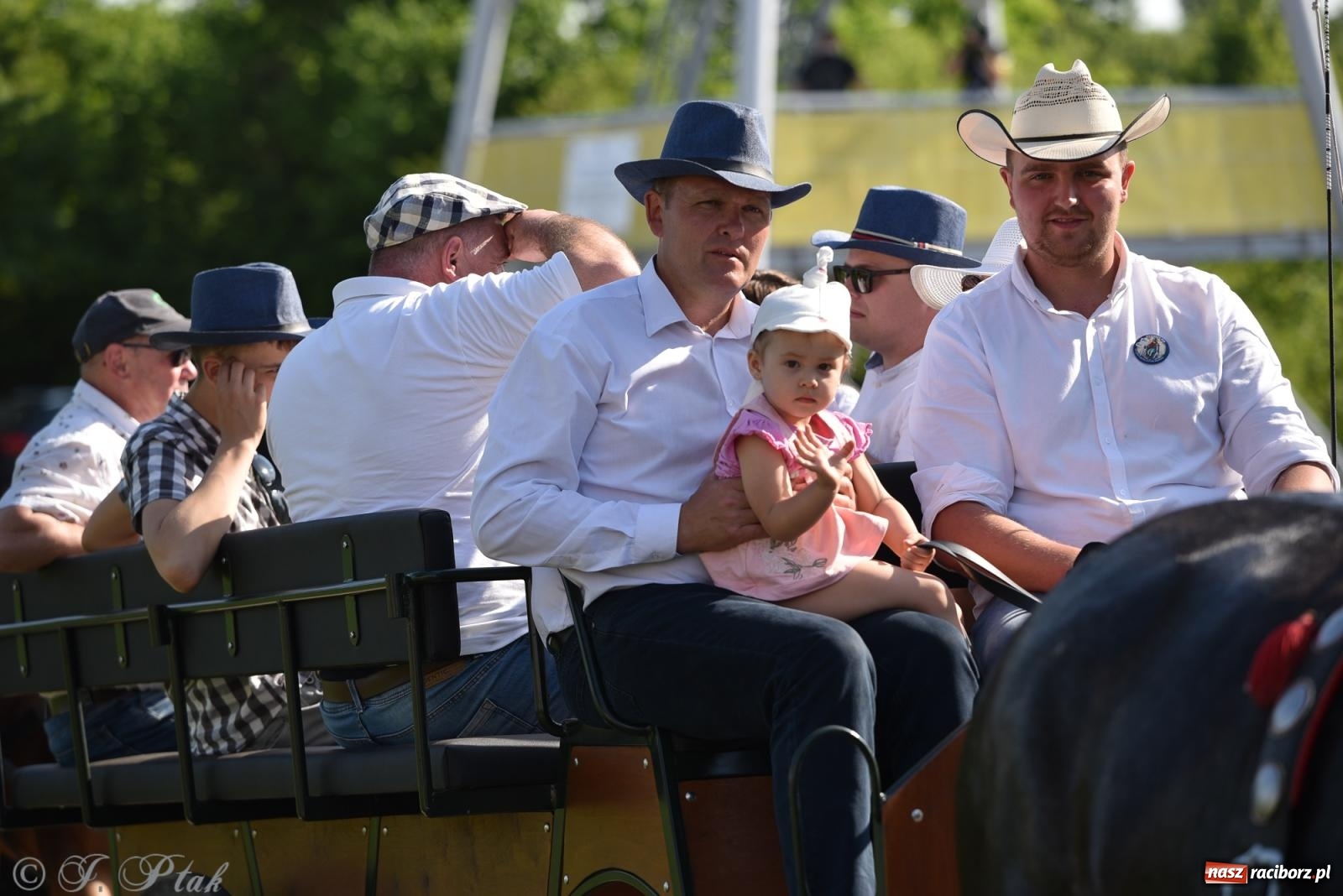 Zdjęcie w galerii na portalu naszraciborz.pl: Na pamiątkę wielkiego gradobicia. 147. procesja w Pogrzebieniu [FOTO i WIDEO] wiadomości z regionu