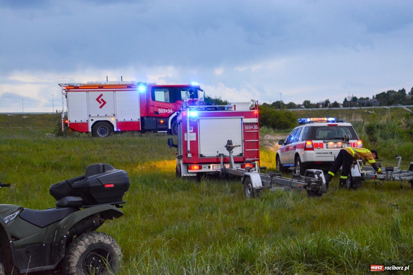 Zdjęcie w galerii na portalu naszraciborz.pl: Akcja poszukiwawcza w czaszy zbiornika Racibórz. W jednym z akwenów ujawniono przewróconą łódź [FOTO i WIDEO] wiadomości z regionu