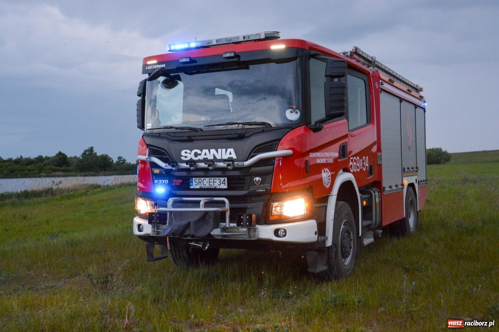 Zdjęcie w galerii na portalu naszraciborz.pl: Akcja poszukiwawcza w czaszy zbiornika Racibórz. W jednym z akwenów ujawniono przewróconą łódź [FOTO i WIDEO] wiadomości z regionu