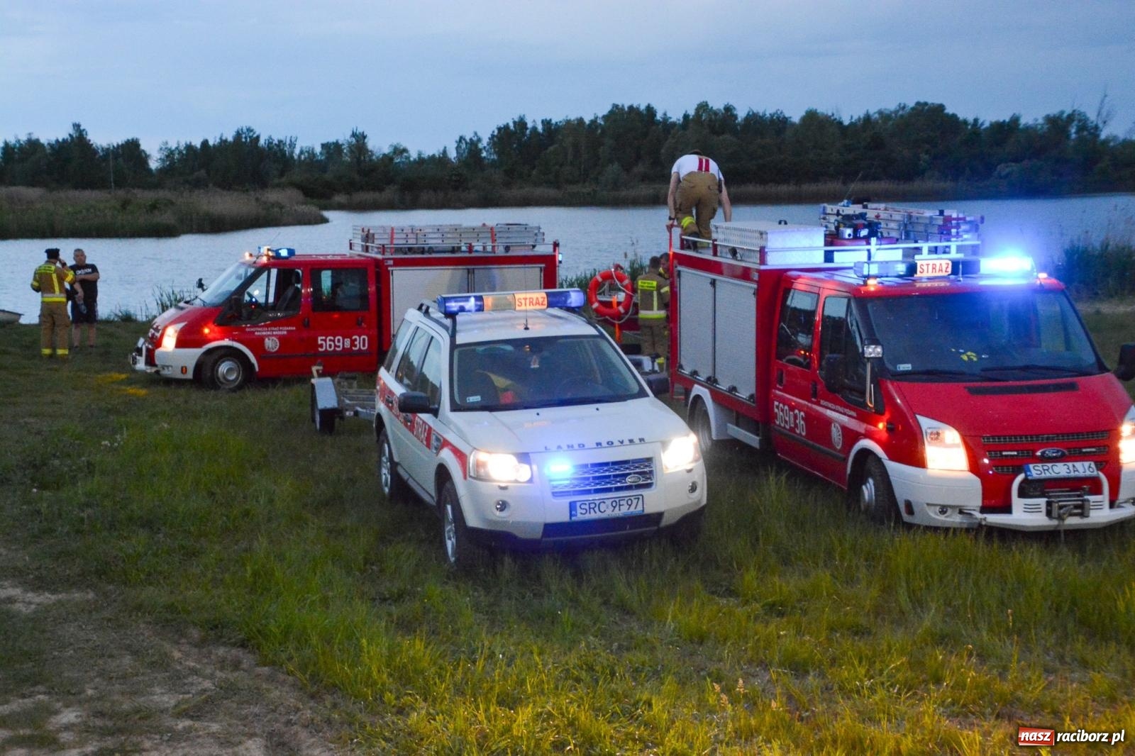Zdjęcie w galerii na portalu naszraciborz.pl: Akcja poszukiwawcza w czaszy zbiornika Racibórz. W jednym z akwenów ujawniono przewróconą łódź [FOTO i WIDEO] wiadomości z regionu
