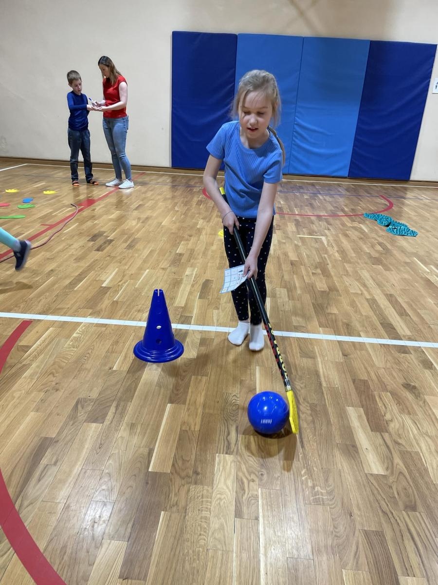 Zdjęcie w galerii na portalu naszraciborz.pl: Niebieskie Igrzyska. Światowy Dzień Autyzmu w Szkole Podstawowej nr 4 wiadomości z regionu