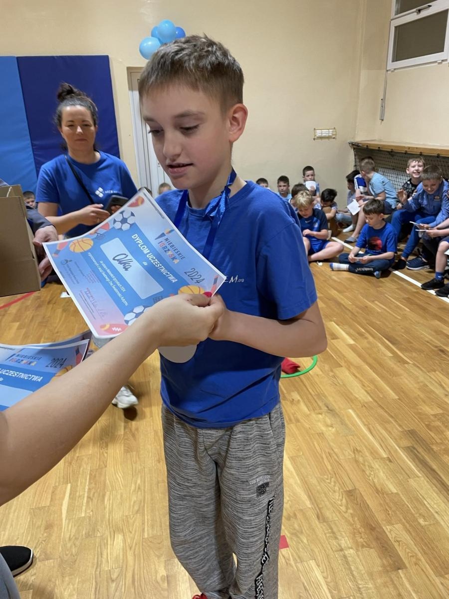 Zdjęcie w galerii na portalu naszraciborz.pl: Niebieskie Igrzyska. Światowy Dzień Autyzmu w Szkole Podstawowej nr 4 wiadomości z regionu