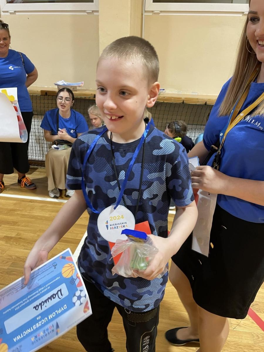Zdjęcie w galerii na portalu naszraciborz.pl: Niebieskie Igrzyska. Światowy Dzień Autyzmu w Szkole Podstawowej nr 4 wiadomości z regionu