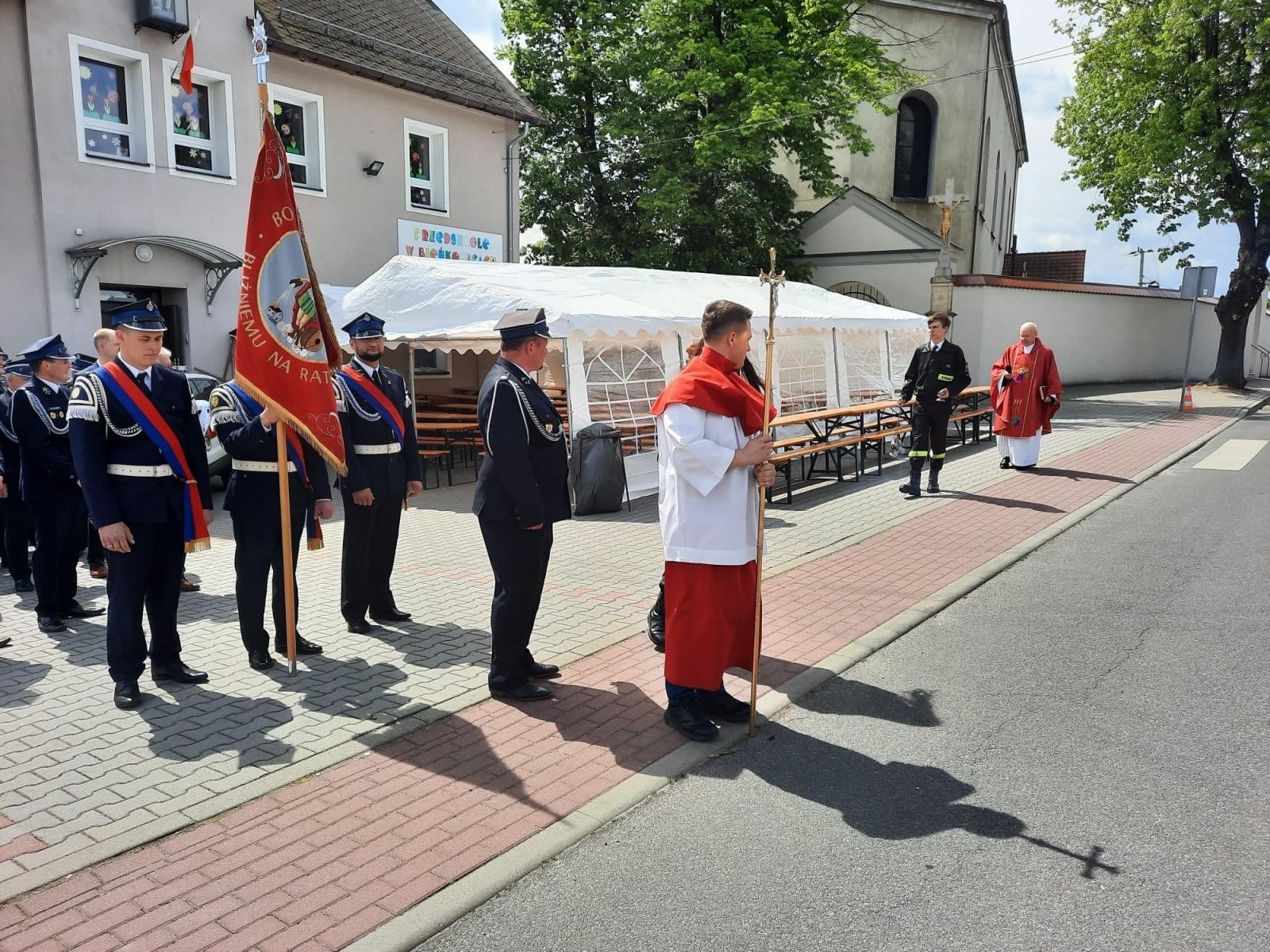 Zdjęcie w galerii na portalu naszraciborz.pl: Obchody św. Floriana i nowy samochód w OSP Bieńkowice wiadomości z regionu