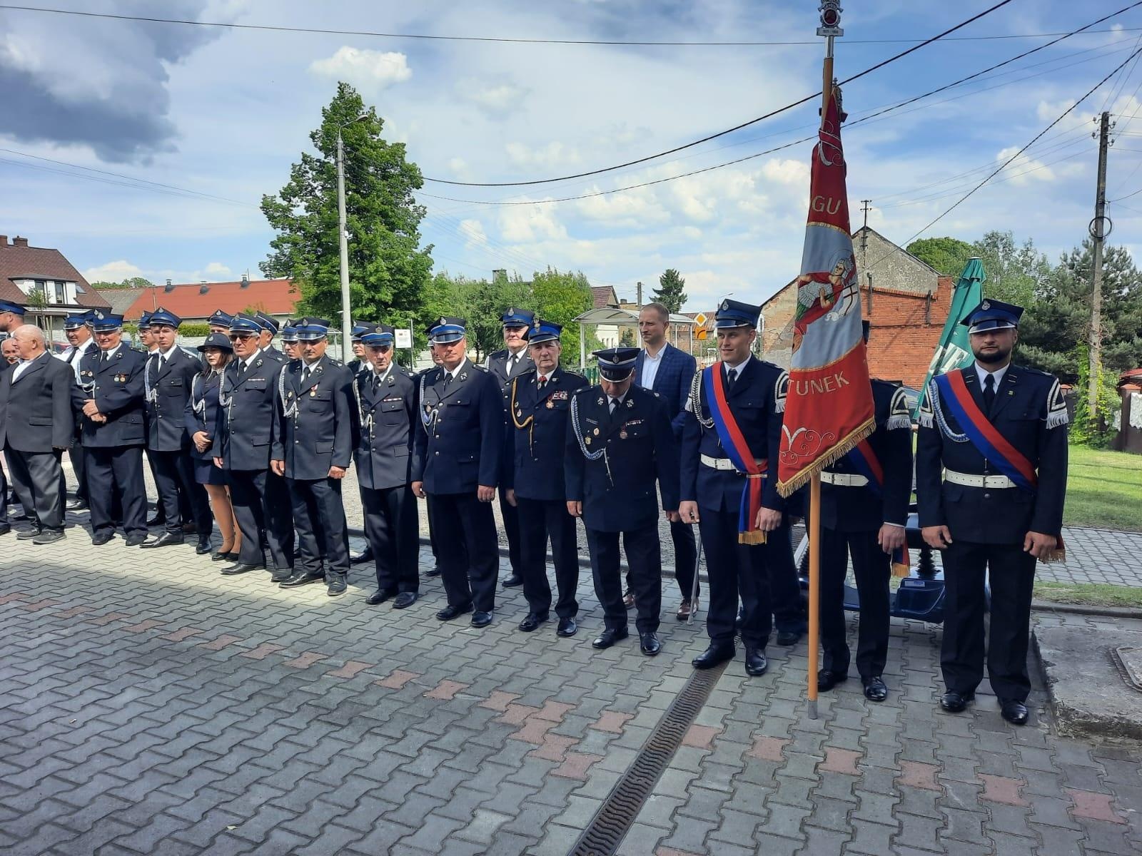 Zdjęcie w galerii na portalu naszraciborz.pl: Obchody św. Floriana i nowy samochód w OSP Bieńkowice wiadomości z regionu