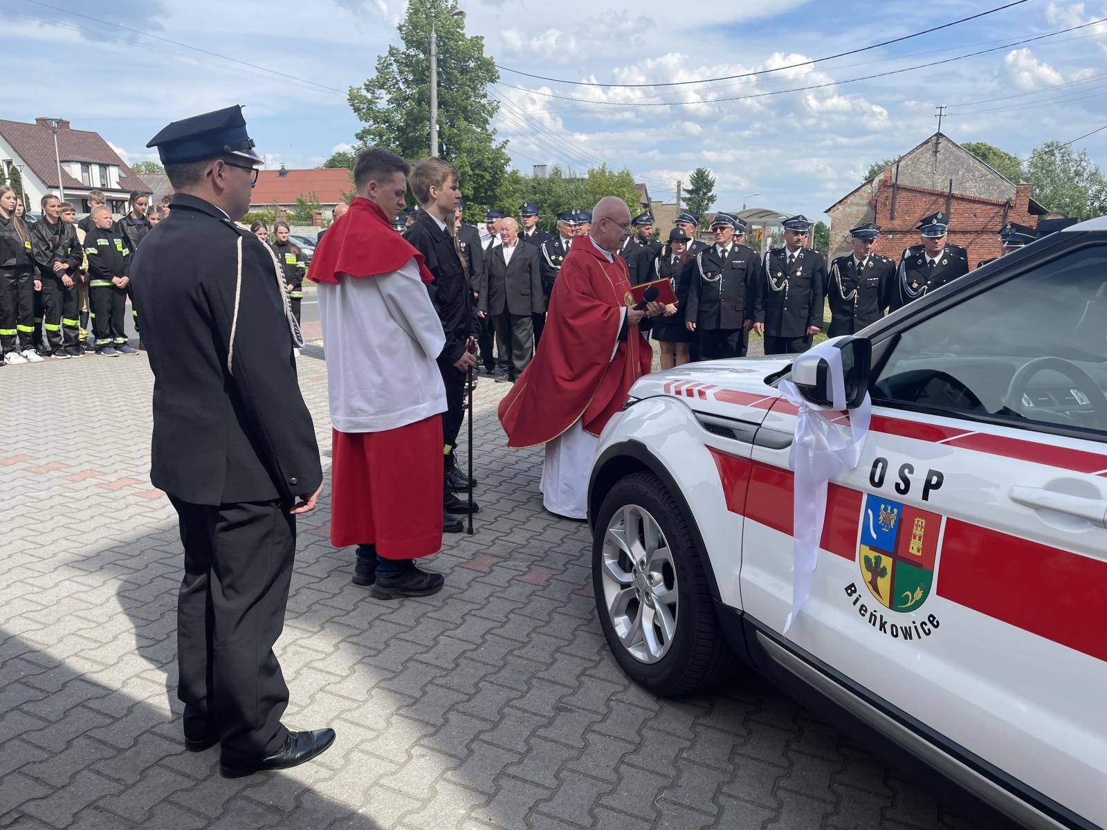 Zdjęcie w galerii na portalu naszraciborz.pl: Obchody św. Floriana i nowy samochód w OSP Bieńkowice wiadomości z regionu