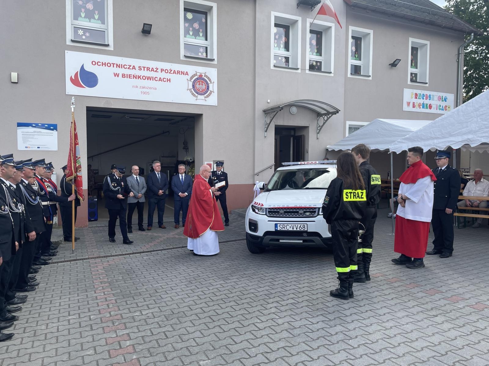 Zdjęcie w galerii na portalu naszraciborz.pl: Obchody św. Floriana i nowy samochód w OSP Bieńkowice wiadomości z regionu