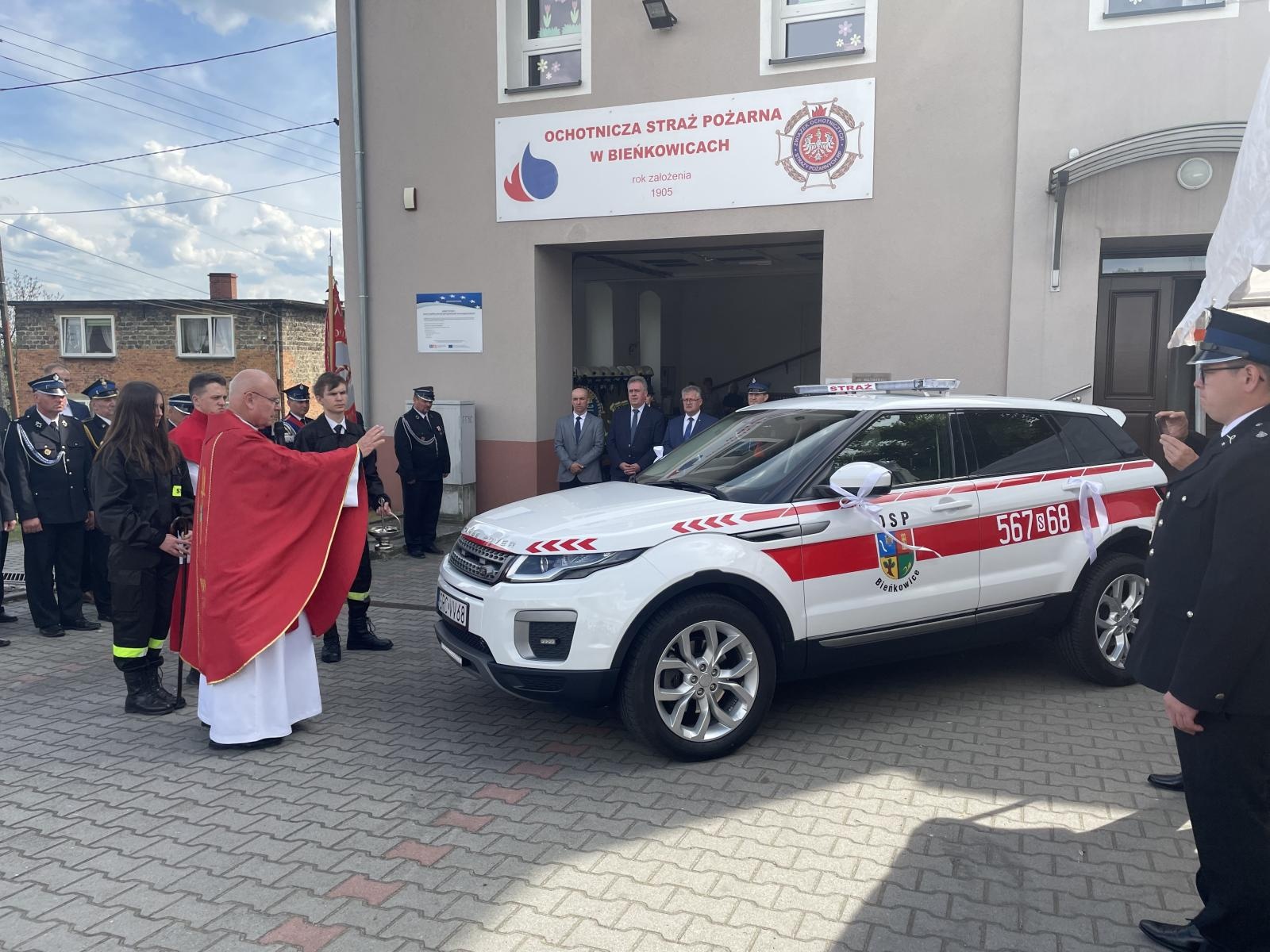 Zdjęcie w galerii na portalu naszraciborz.pl: Obchody św. Floriana i nowy samochód w OSP Bieńkowice wiadomości z regionu