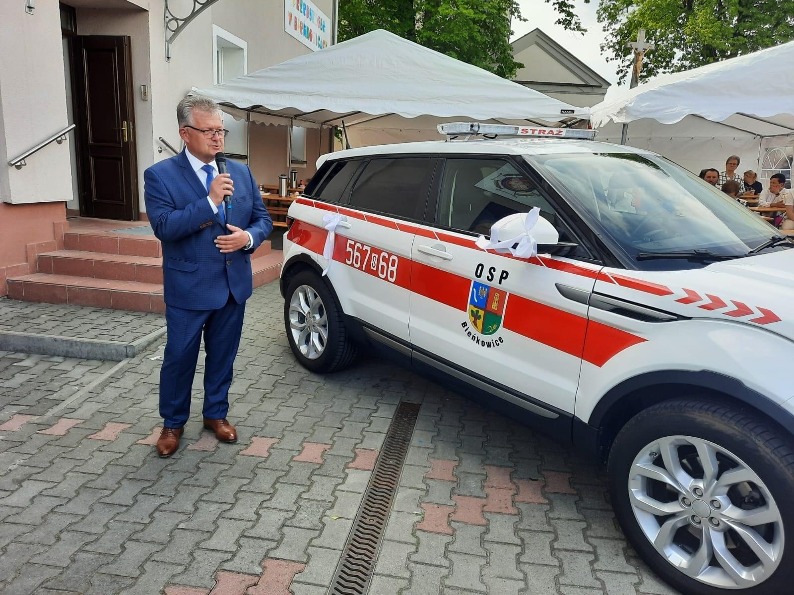 Zdjęcie w galerii na portalu naszraciborz.pl: Obchody św. Floriana i nowy samochód w OSP Bieńkowice wiadomości z regionu