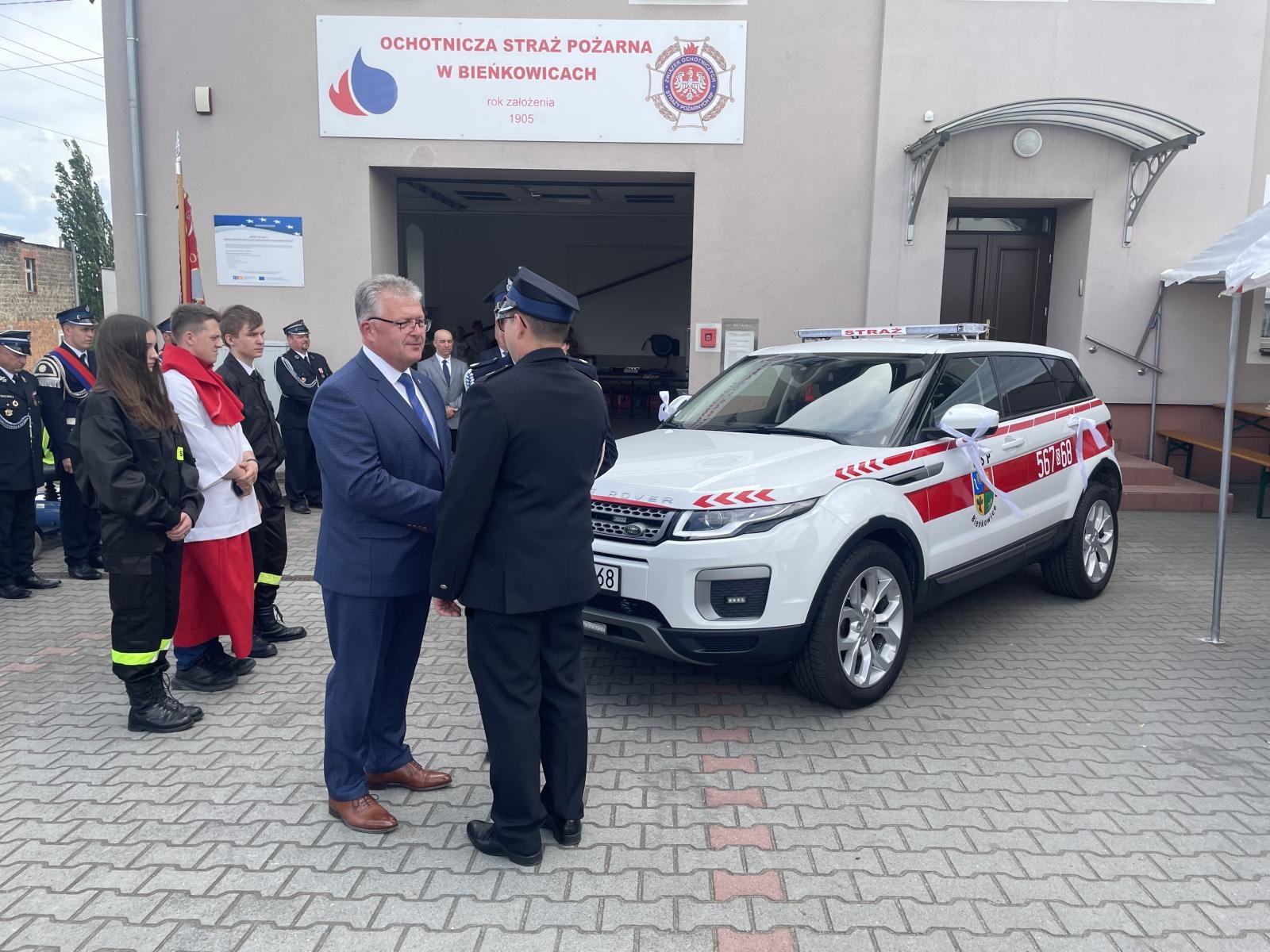 Zdjęcie w galerii na portalu naszraciborz.pl: Obchody św. Floriana i nowy samochód w OSP Bieńkowice wiadomości z regionu