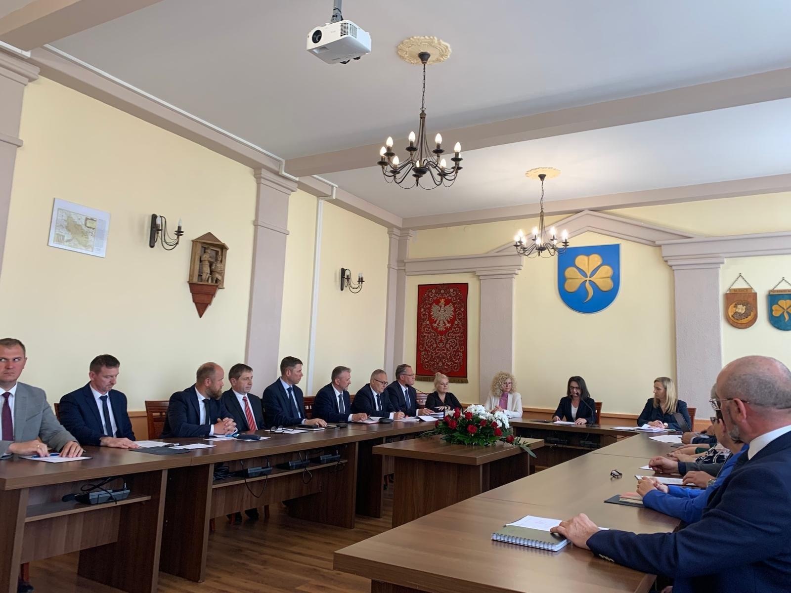 Zdjęcie w galerii na portalu naszraciborz.pl: W Pietrowicach Wielkich rządzi już nowy wójt. Na czele Rady Gminy Grażyna Podleśny wiadomości z regionu