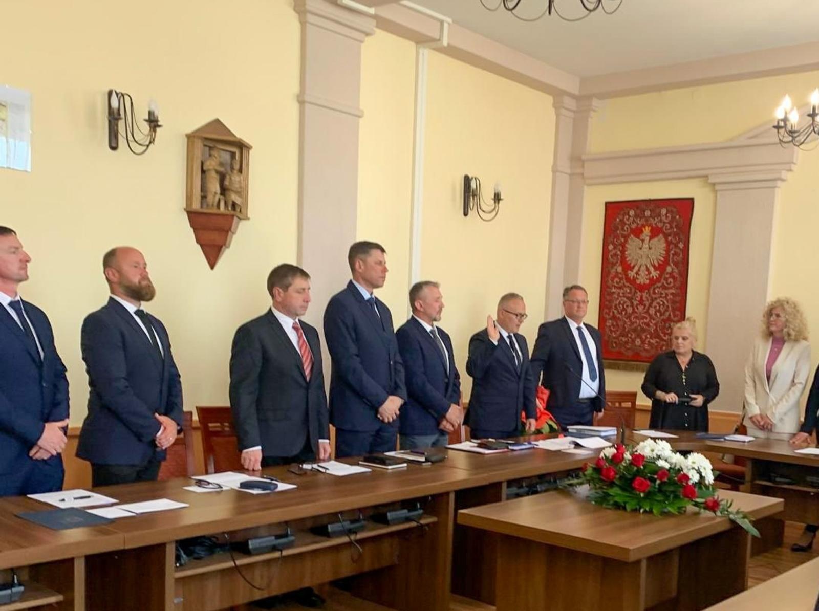 Zdjęcie w galerii na portalu naszraciborz.pl: W Pietrowicach Wielkich rządzi już nowy wójt. Na czele Rady Gminy Grażyna Podleśny wiadomości z regionu