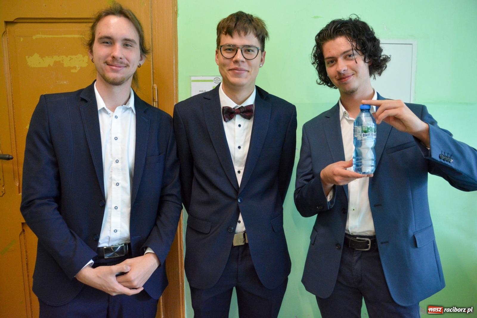 Zdjęcie w galerii na portalu naszraciborz.pl: Egzamin dojrzałości w raciborskim Ekonomiku. Maturzyści obstawiali Lalkę wiadomości z regionu