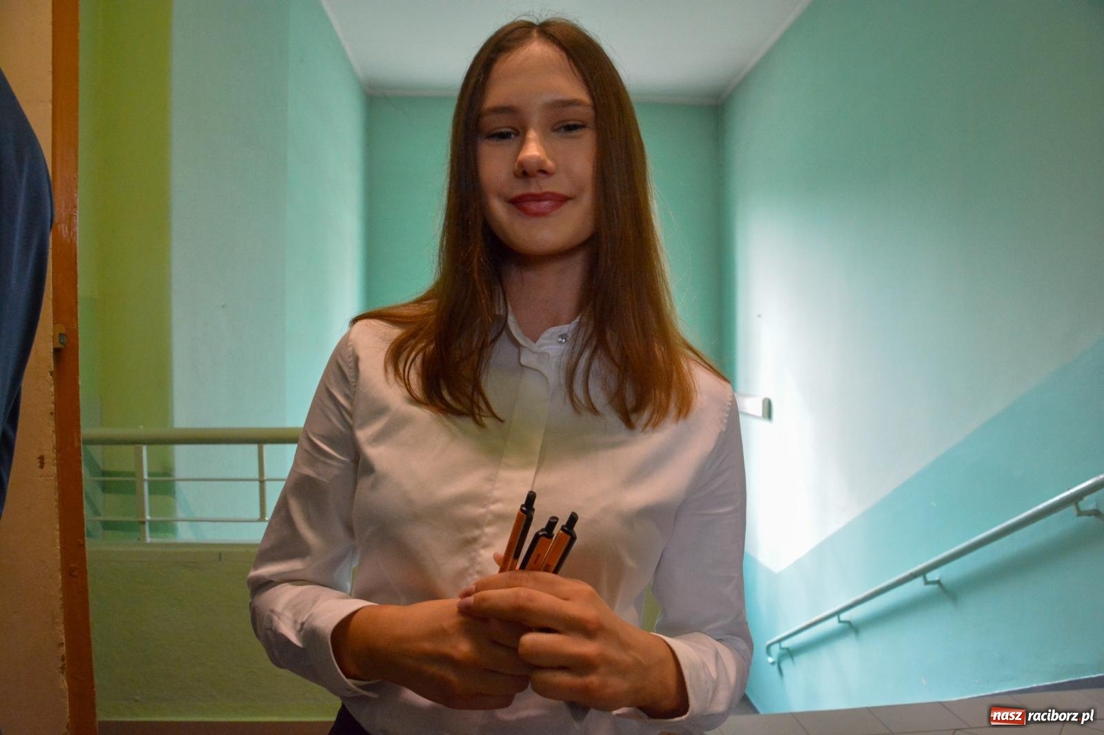 Zdjęcie w galerii na portalu naszraciborz.pl: Egzamin dojrzałości w raciborskim Ekonomiku. Maturzyści obstawiali Lalkę wiadomości z regionu