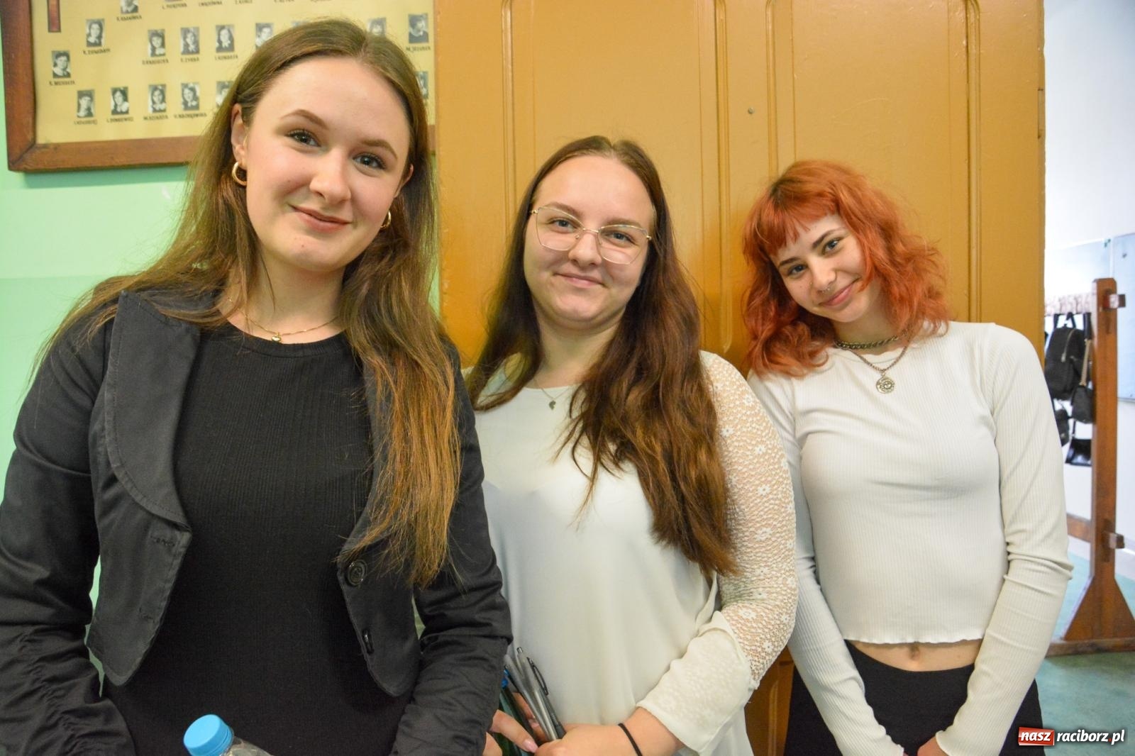 Zdjęcie w galerii na portalu naszraciborz.pl: Egzamin dojrzałości w raciborskim Ekonomiku. Maturzyści obstawiali Lalkę wiadomości z regionu