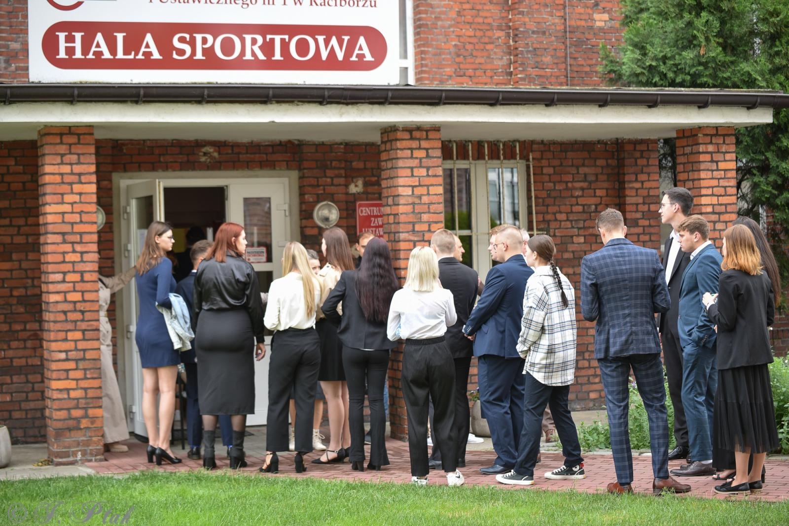 Zdjęcie w galerii na portalu naszraciborz.pl: W Budowlance i Gastronomiku maturę pisze ponad 80 absolwentów wiadomości z regionu