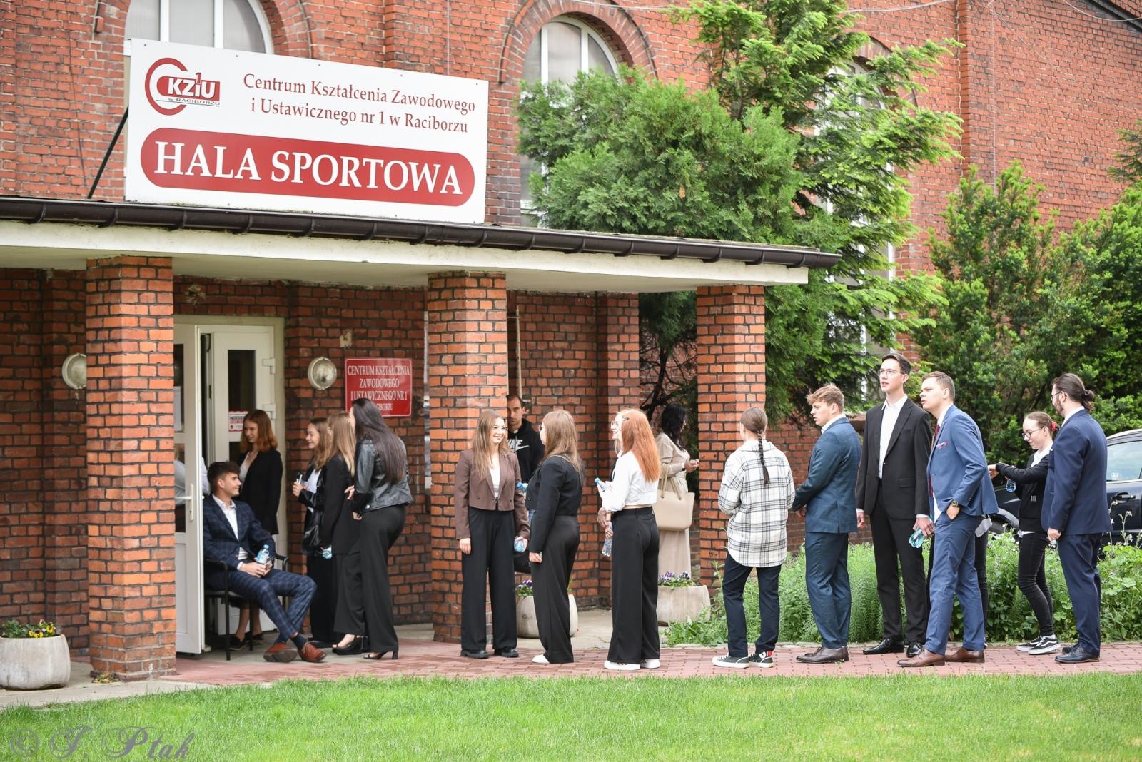 Zdjęcie w galerii na portalu naszraciborz.pl: W Budowlance i Gastronomiku maturę pisze ponad 80 absolwentów wiadomości z regionu