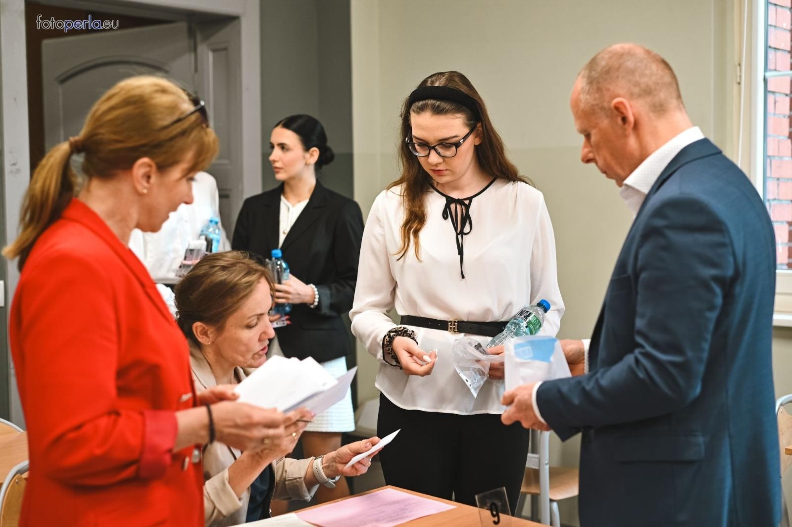 Zdjęcie w galerii na portalu naszraciborz.pl: Matura w raciborskim Kasprowiczu wiadomości z regionu