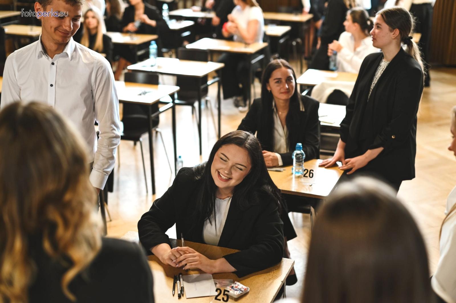 Zdjęcie w galerii na portalu naszraciborz.pl: Matura w raciborskim Kasprowiczu wiadomości z regionu