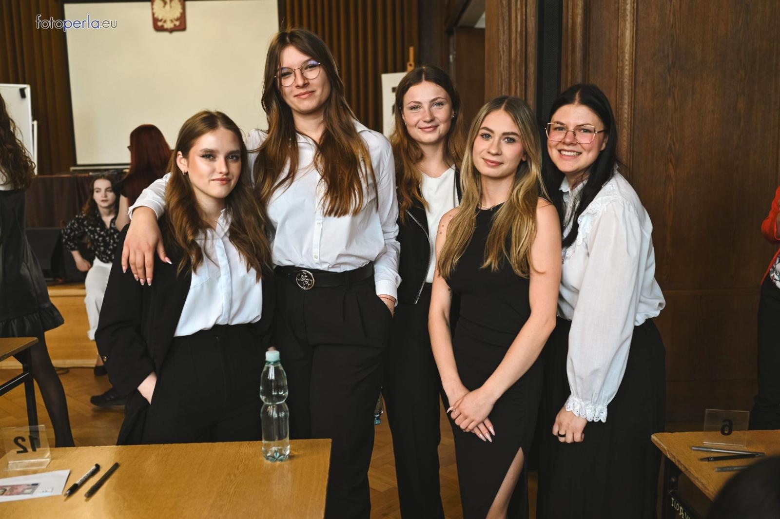 Zdjęcie w galerii na portalu naszraciborz.pl: Matura w raciborskim Kasprowiczu wiadomości z regionu