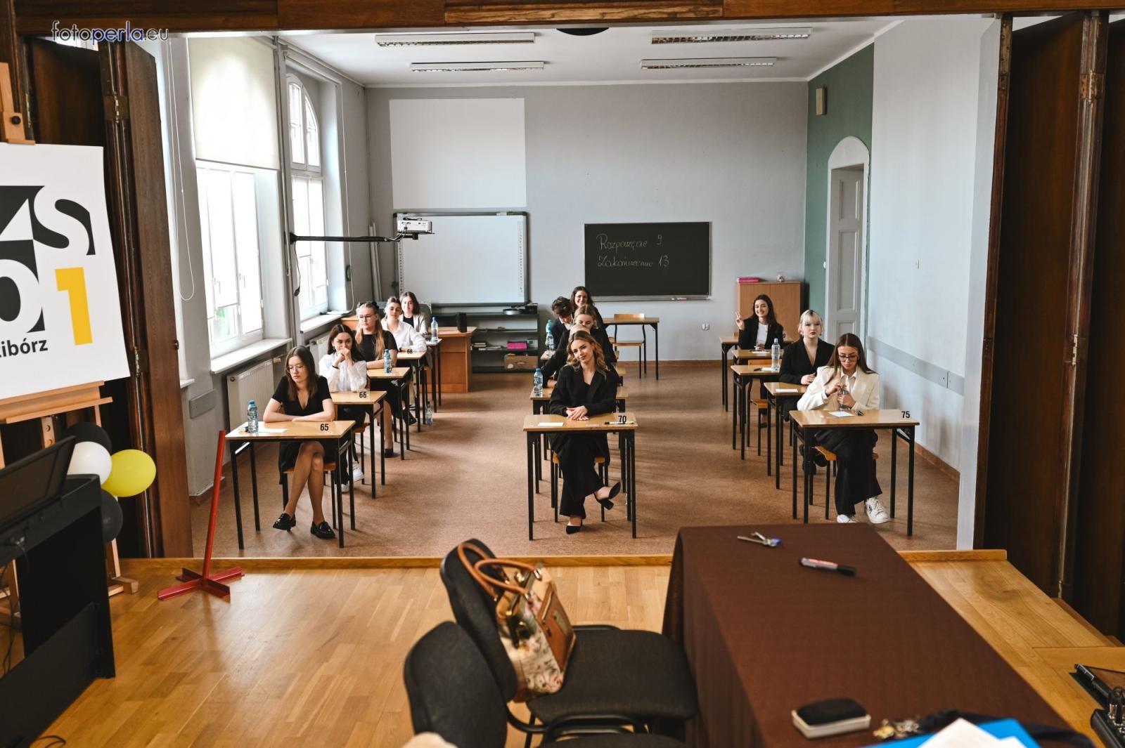 Zdjęcie w galerii na portalu naszraciborz.pl: Matura w raciborskim Kasprowiczu wiadomości z regionu