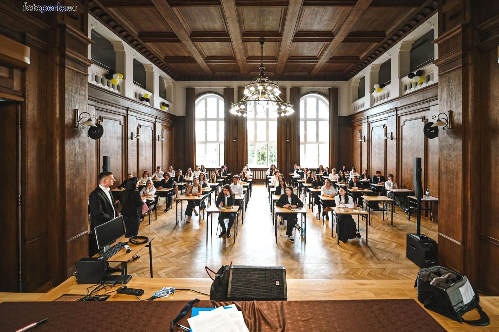 Zdjęcie w galerii na portalu naszraciborz.pl: Matura w raciborskim Kasprowiczu wiadomości z regionu