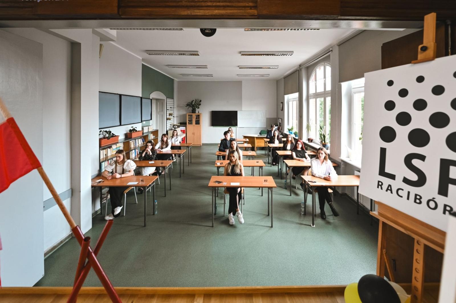 Zdjęcie w galerii na portalu naszraciborz.pl: Matura w raciborskim Kasprowiczu wiadomości z regionu