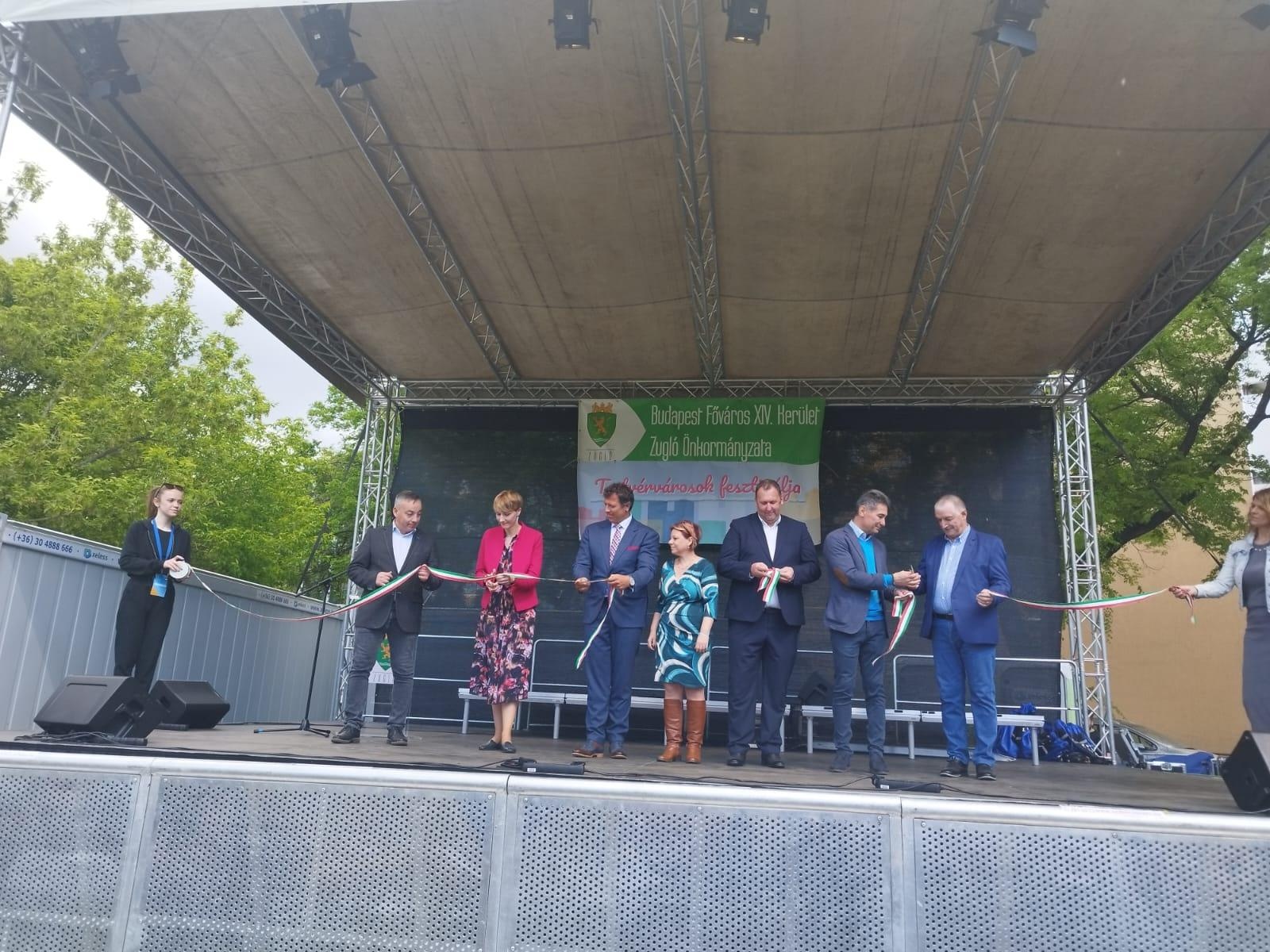 Zdjęcie w galerii na portalu naszraciborz.pl: Raciborzanie na dniu miast partnerskich w Budapeszcie wiadomości z regionu