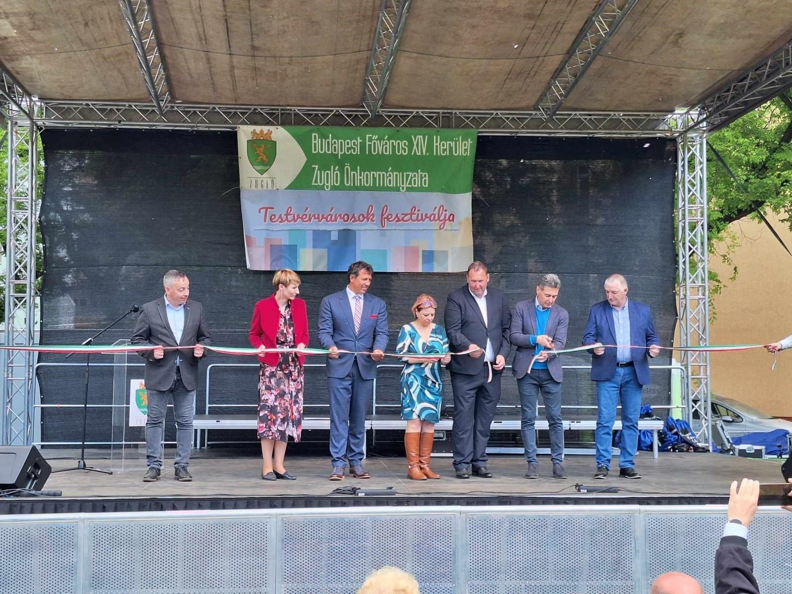 Zdjęcie w galerii na portalu naszraciborz.pl: Raciborzanie na dniu miast partnerskich w Budapeszcie wiadomości z regionu