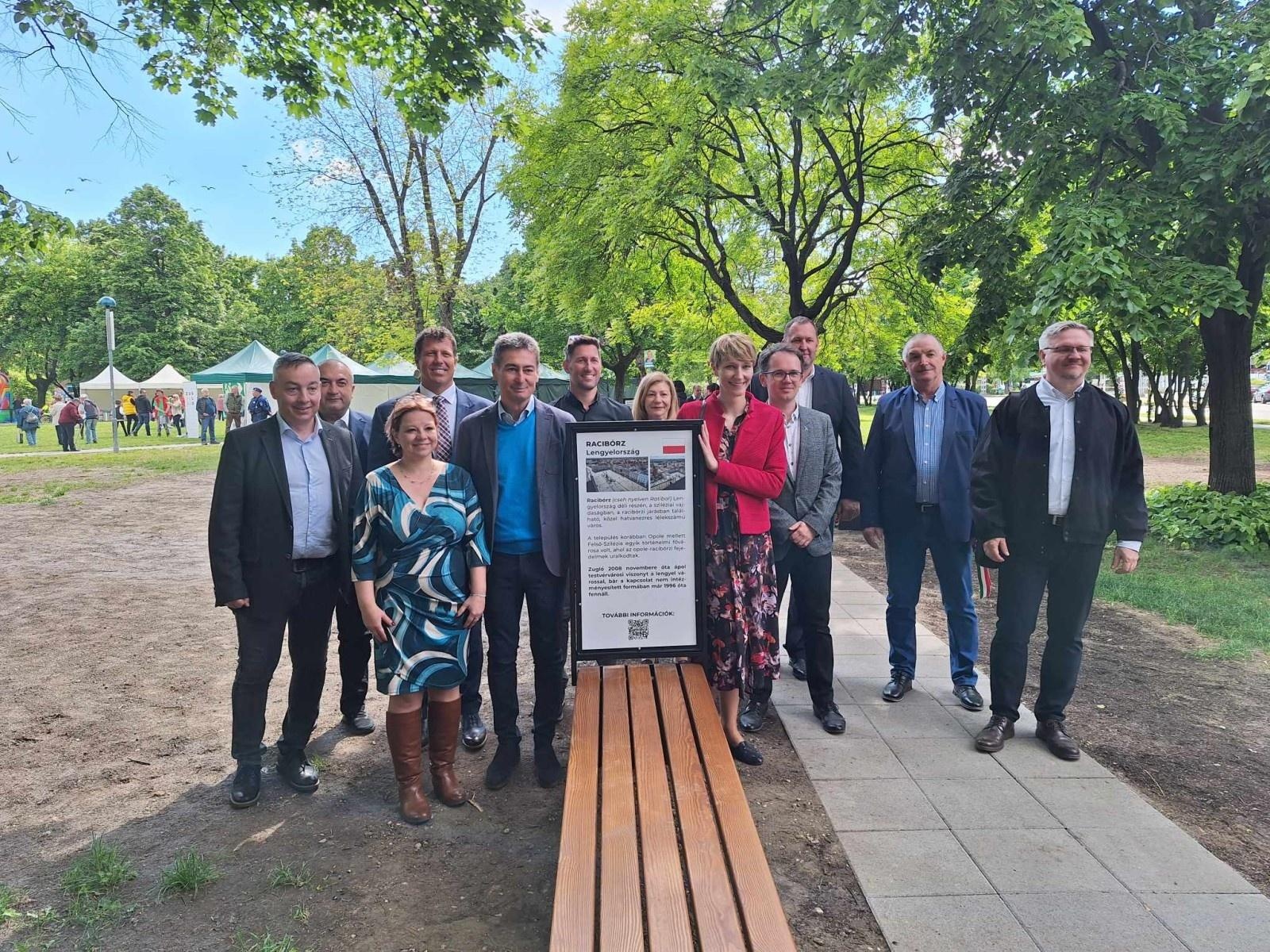 Zdjęcie w galerii na portalu naszraciborz.pl: Raciborzanie na dniu miast partnerskich w Budapeszcie wiadomości z regionu