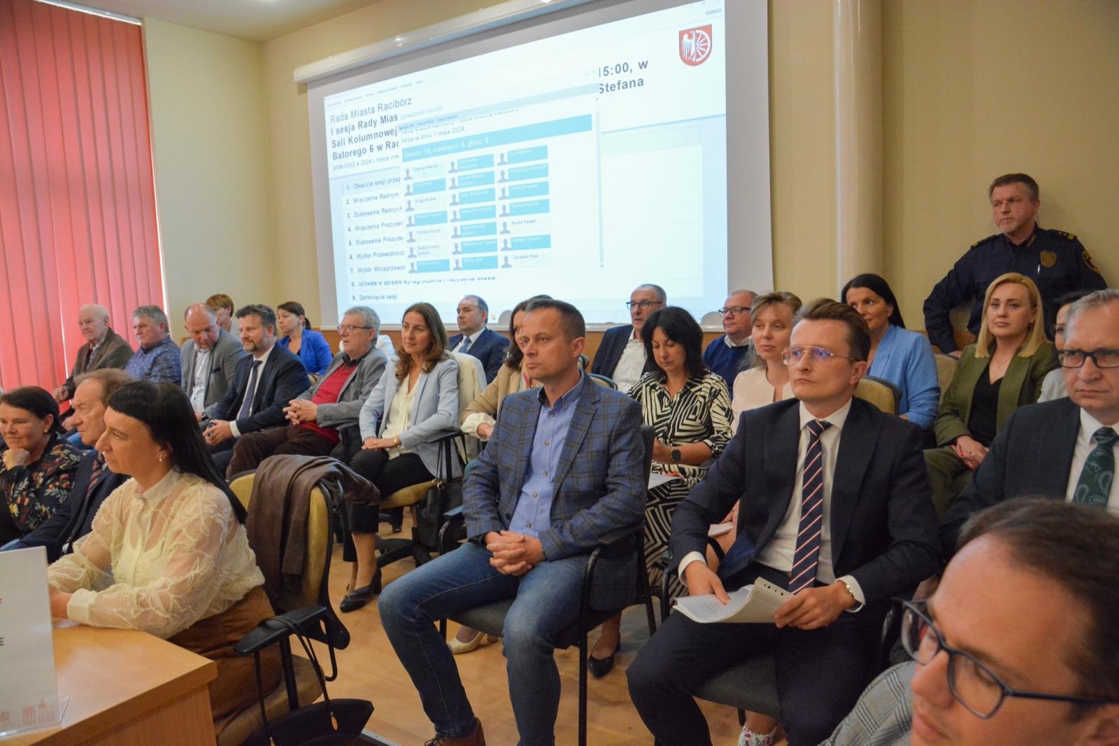 Zdjęcie w galerii na portalu naszraciborz.pl: Jacek Wojciechowicz złożył ślubowanie. Zdradził, jakie będą pierwsze działania wiadomości z regionu