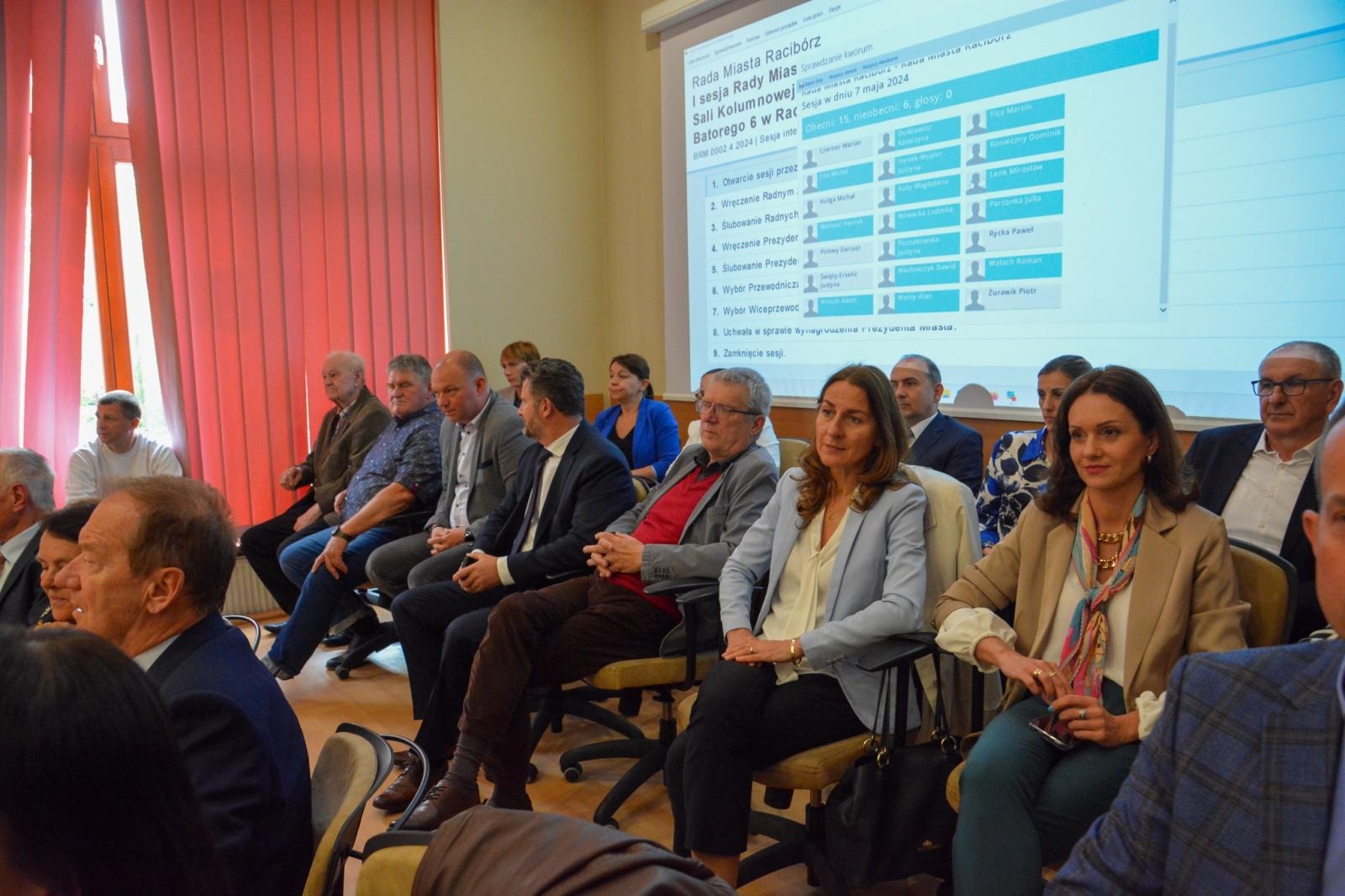 Zdjęcie w galerii na portalu naszraciborz.pl: Jacek Wojciechowicz złożył ślubowanie. Zdradził, jakie będą pierwsze działania wiadomości z regionu