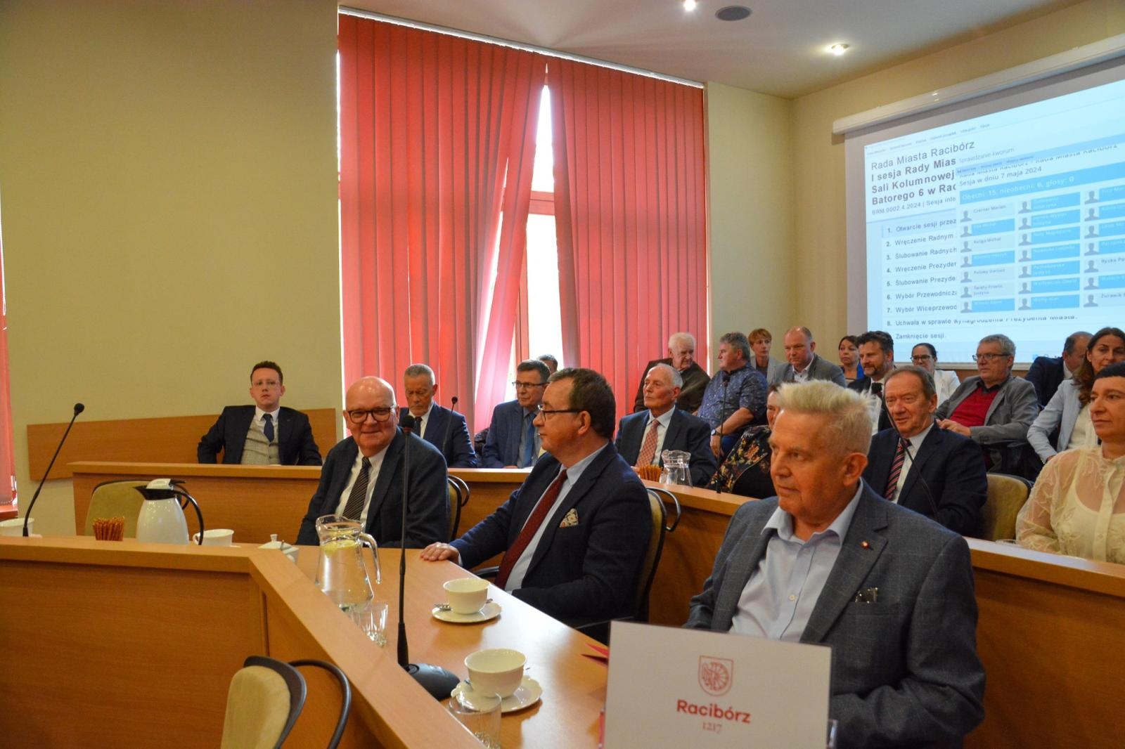 Zdjęcie w galerii na portalu naszraciborz.pl: Jacek Wojciechowicz złożył ślubowanie. Zdradził, jakie będą pierwsze działania wiadomości z regionu