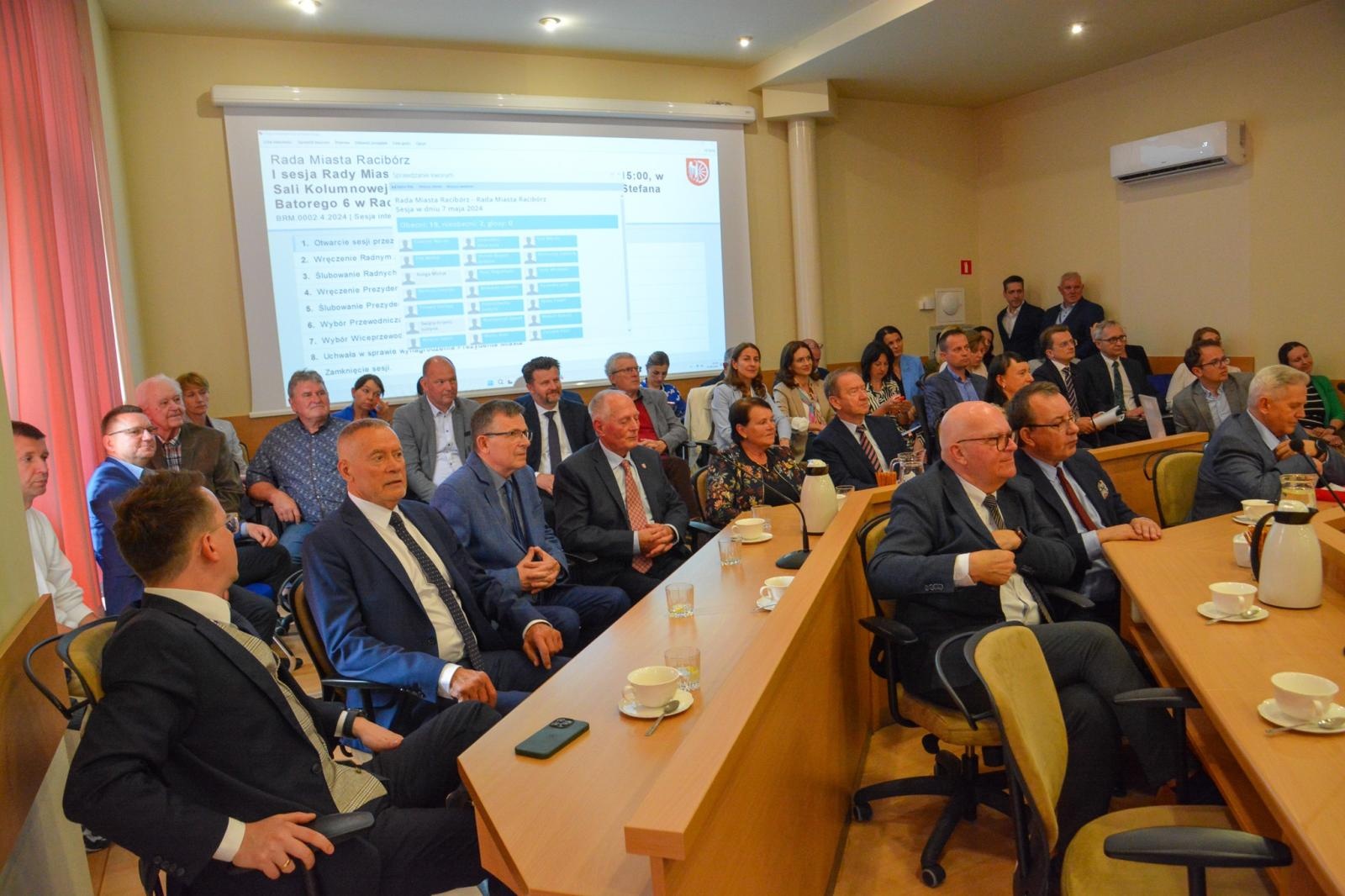 Zdjęcie w galerii na portalu naszraciborz.pl: Jacek Wojciechowicz złożył ślubowanie. Zdradził, jakie będą pierwsze działania wiadomości z regionu