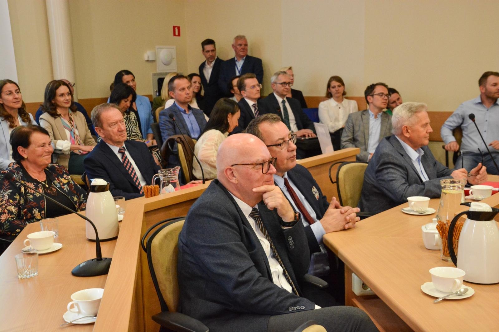 Zdjęcie w galerii na portalu naszraciborz.pl: Jacek Wojciechowicz złożył ślubowanie. Zdradził, jakie będą pierwsze działania wiadomości z regionu