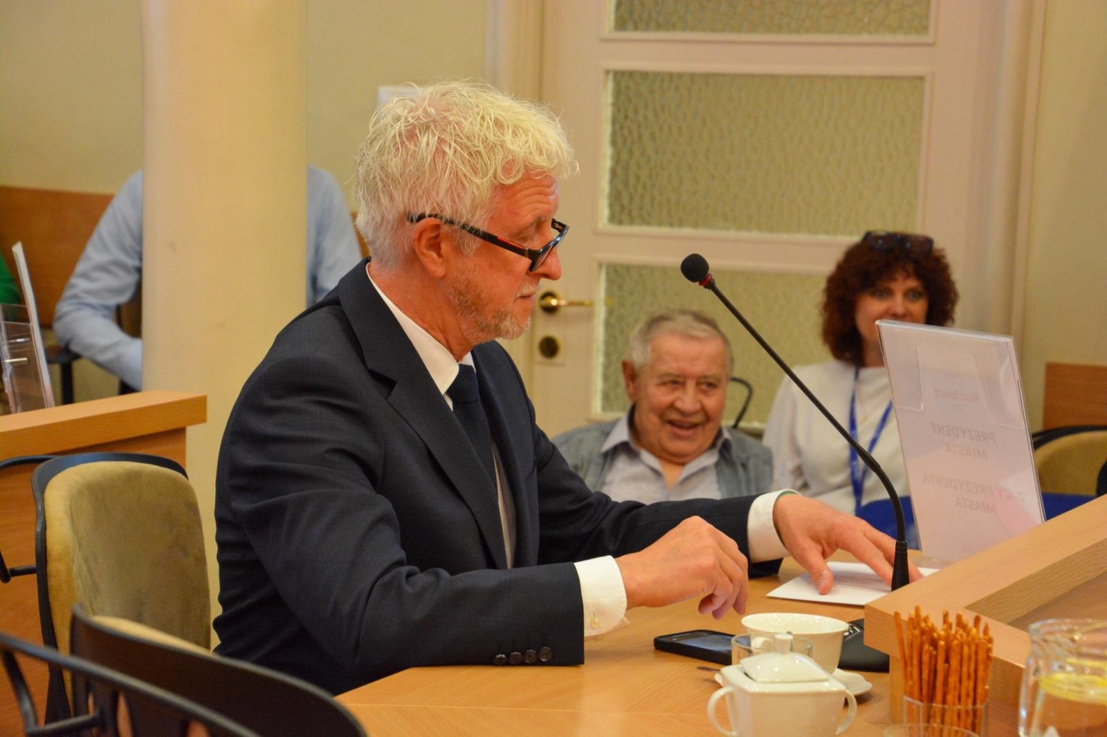 Zdjęcie w galerii na portalu naszraciborz.pl: Jacek Wojciechowicz złożył ślubowanie. Zdradził, jakie będą pierwsze działania wiadomości z regionu