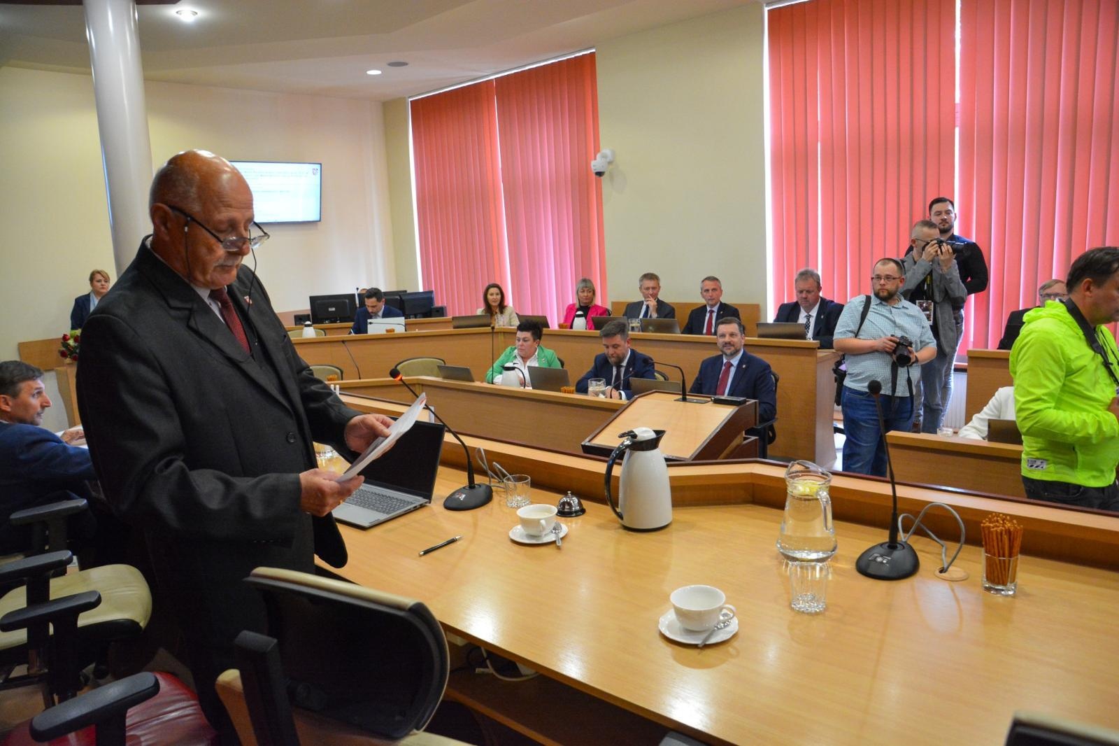 Zdjęcie w galerii na portalu naszraciborz.pl: Jacek Wojciechowicz złożył ślubowanie. Zdradził, jakie będą pierwsze działania wiadomości z regionu