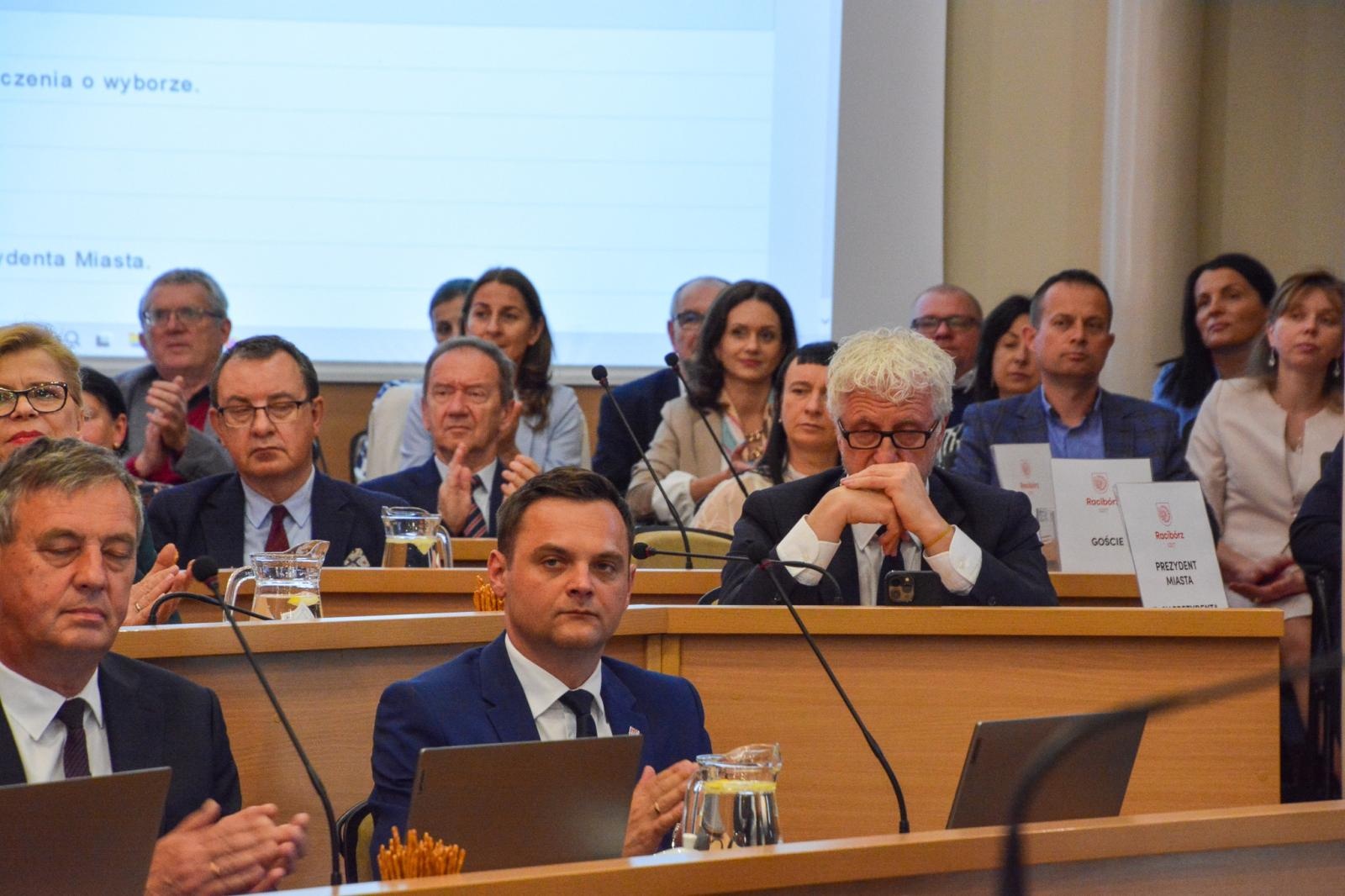 Zdjęcie w galerii na portalu naszraciborz.pl: Jacek Wojciechowicz złożył ślubowanie. Zdradził, jakie będą pierwsze działania wiadomości z regionu