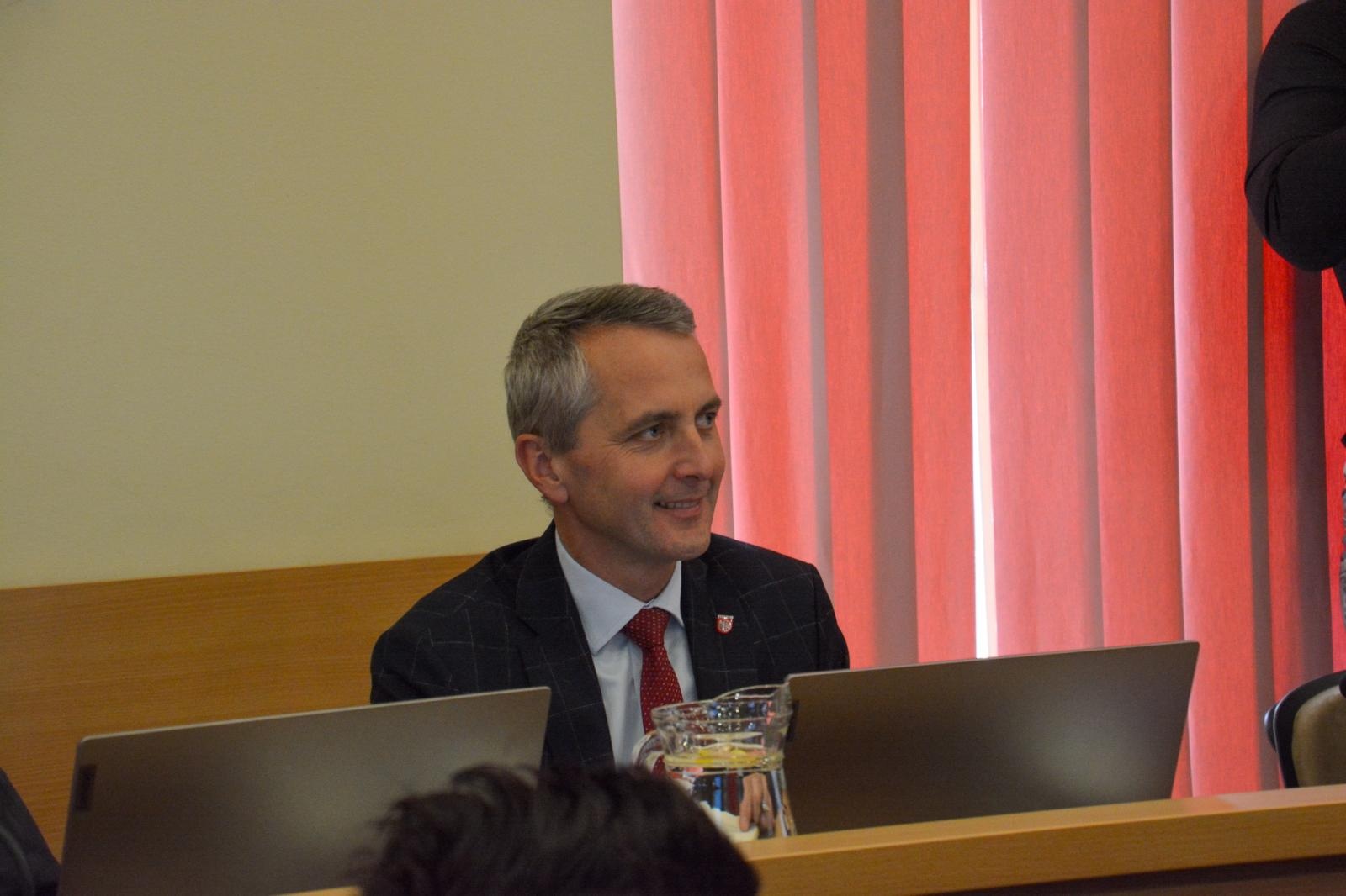 Zdjęcie w galerii na portalu naszraciborz.pl: Jacek Wojciechowicz złożył ślubowanie. Zdradził, jakie będą pierwsze działania wiadomości z regionu