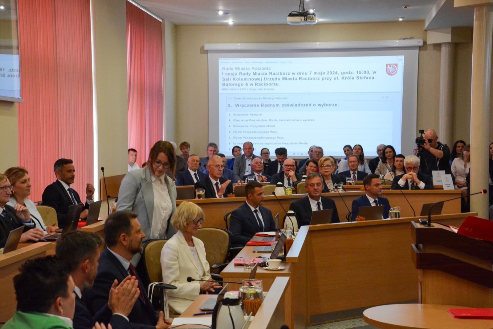 Zdjęcie w galerii na portalu naszraciborz.pl: Jacek Wojciechowicz złożył ślubowanie. Zdradził, jakie będą pierwsze działania wiadomości z regionu