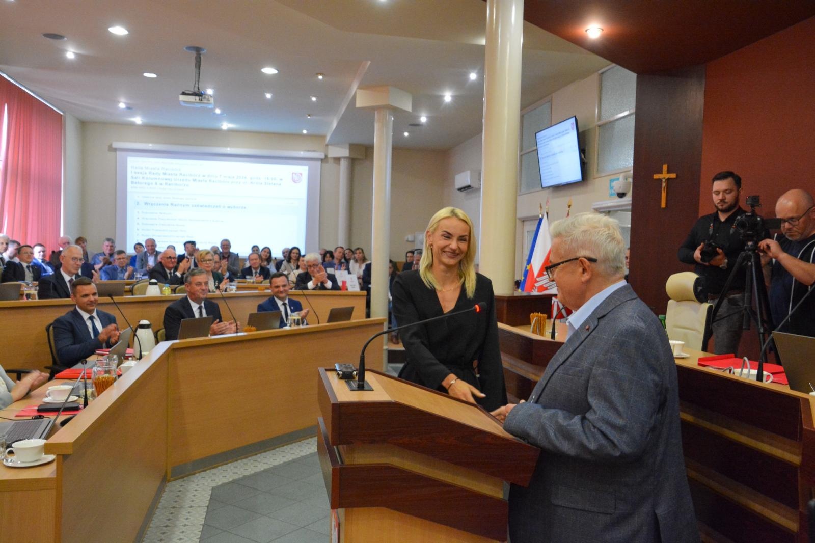 Zdjęcie w galerii na portalu naszraciborz.pl: Jacek Wojciechowicz złożył ślubowanie. Zdradził, jakie będą pierwsze działania wiadomości z regionu