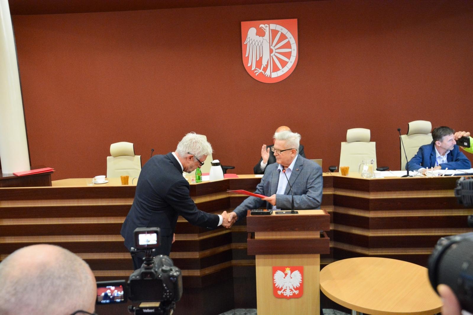 Zdjęcie w galerii na portalu naszraciborz.pl: Jacek Wojciechowicz złożył ślubowanie. Zdradził, jakie będą pierwsze działania wiadomości z regionu